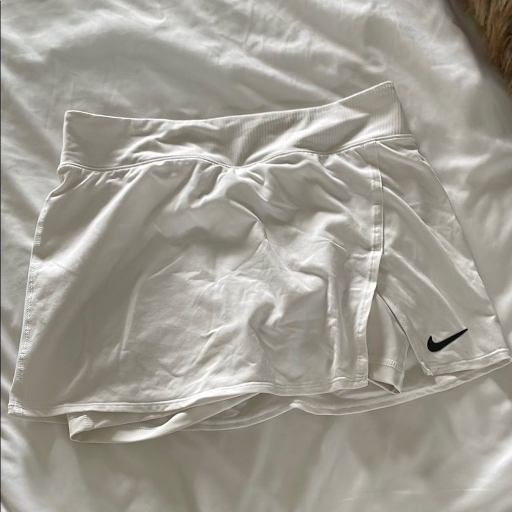 Nike Women's White tennis skirt